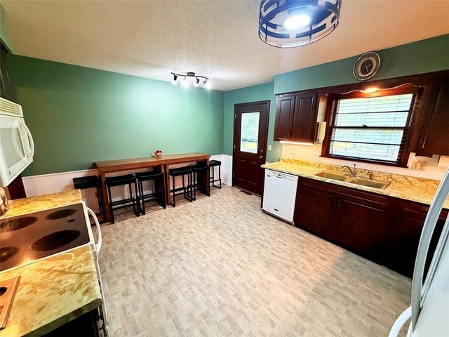 2414 N Hoover Road, Buckner, MO 64016