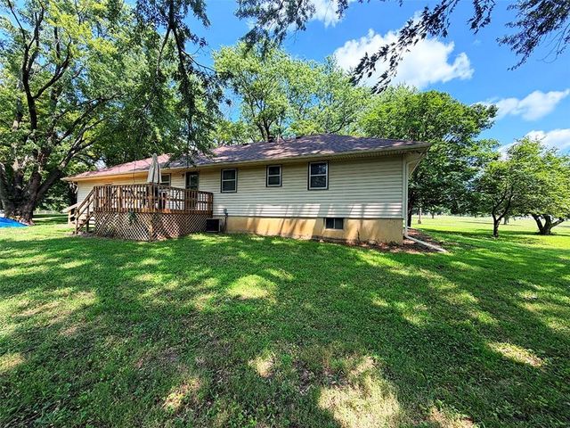 2414 N Hoover Road, Buckner, MO 64016