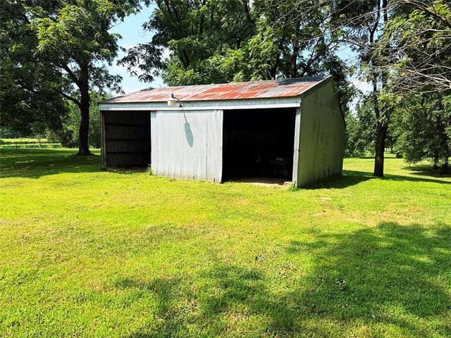 2414 N Hoover Road, Buckner, MO 64016