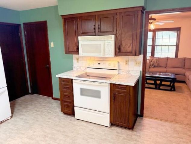 2414 N Hoover Road, Buckner, MO 64016