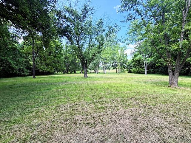 2414 N Hoover Road, Buckner, MO 64016