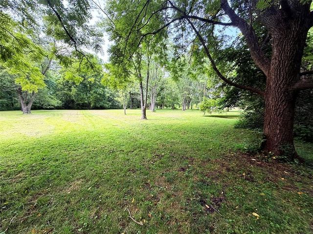 2414 N Hoover Road, Buckner, MO 64016