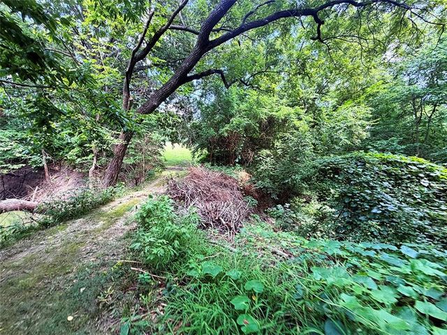 2414 N Hoover Road, Buckner, MO 64016
