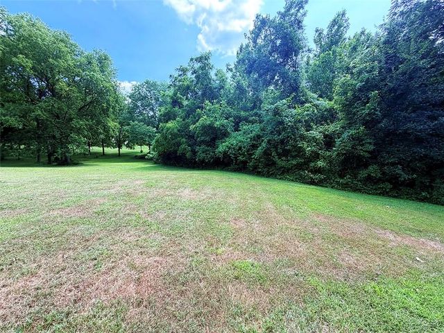 2414 N Hoover Road, Buckner, MO 64016