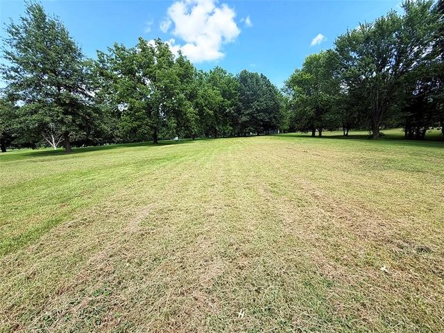 2414 N Hoover Road, Buckner, MO 64016