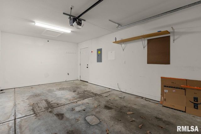 3005 N MOLLECK Drive, Peoria, IL 61604