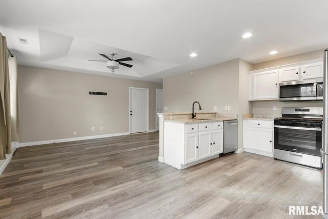 3005 N MOLLECK Drive, Peoria, IL 61604