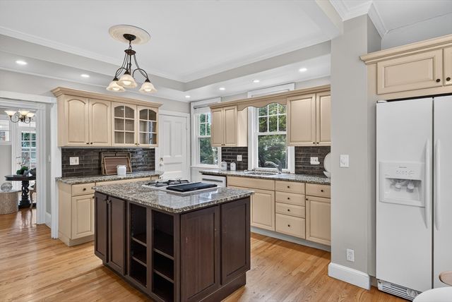 41 Maple St, Stoneham, MA 02180
