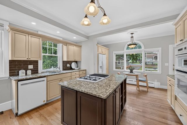 41 Maple St, Stoneham, MA 02180