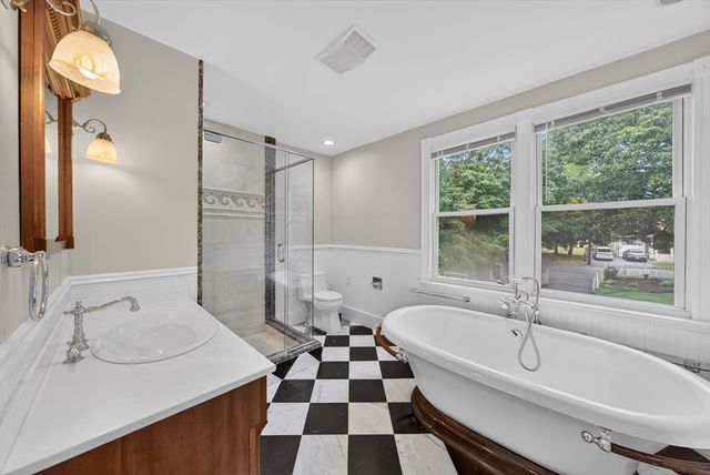 41 Maple St, Stoneham, MA 02180
