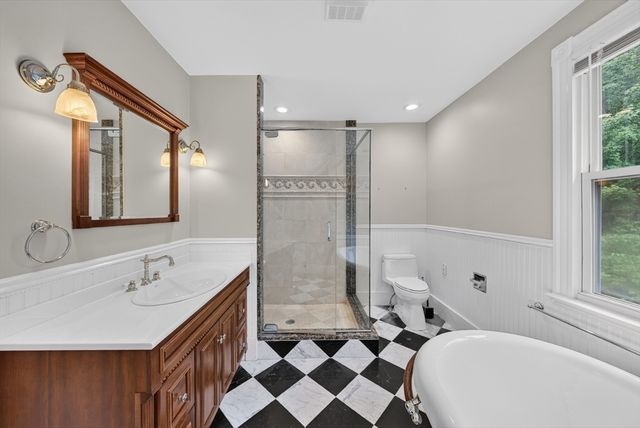 41 Maple St, Stoneham, MA 02180