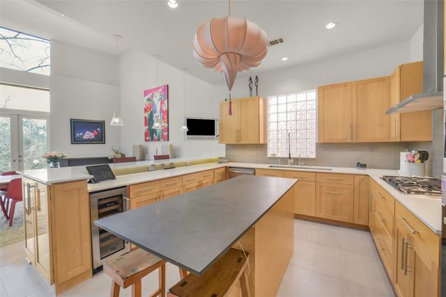 15 Hudson Circle, Houston, TX 77024