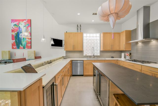 15 Hudson Circle, Houston, TX 77024