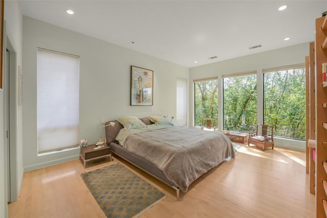 15 Hudson Circle, Houston, TX 77024