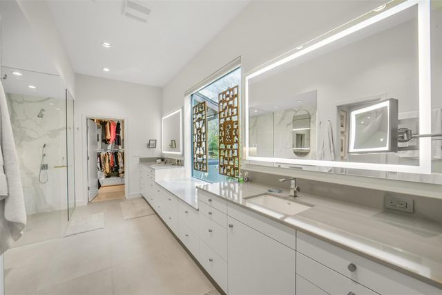 15 Hudson Circle, Houston, TX 77024