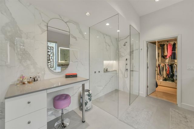 15 Hudson Circle, Houston, TX 77024