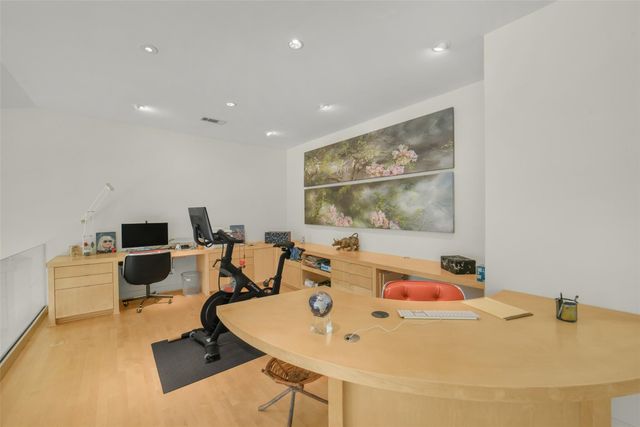 15 Hudson Circle, Houston, TX 77024