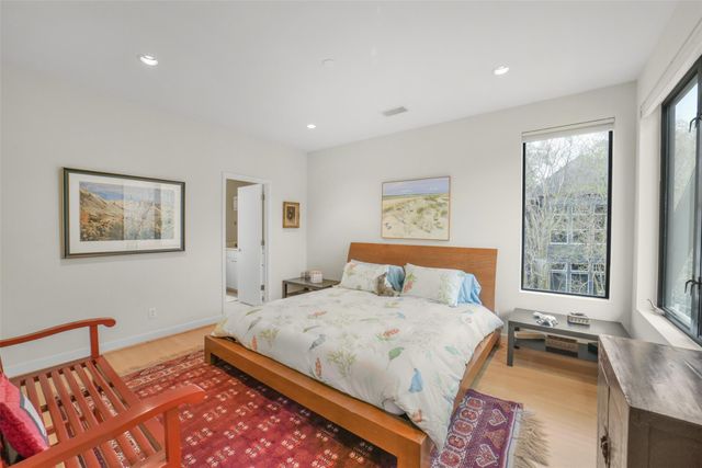 15 Hudson Circle, Houston, TX 77024