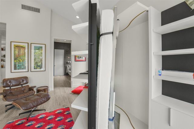 15 Hudson Circle, Houston, TX 77024