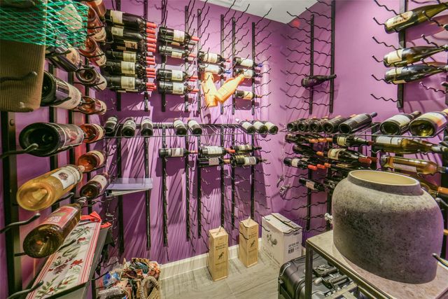 15 Hudson Circle, Houston, TX 77024