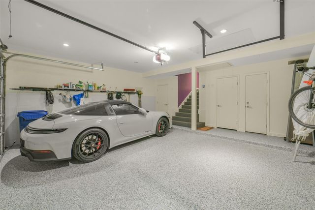 15 Hudson Circle, Houston, TX 77024