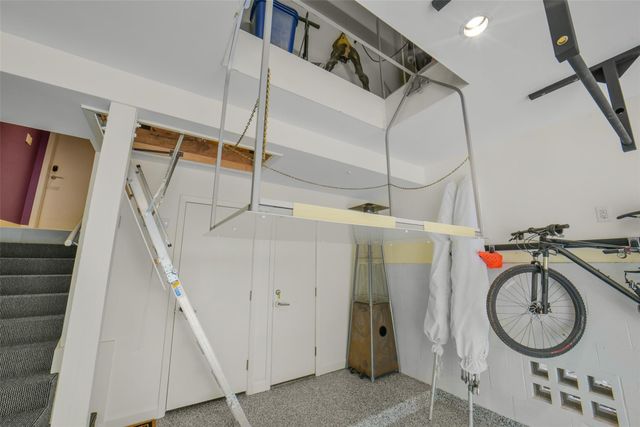 15 Hudson Circle, Houston, TX 77024