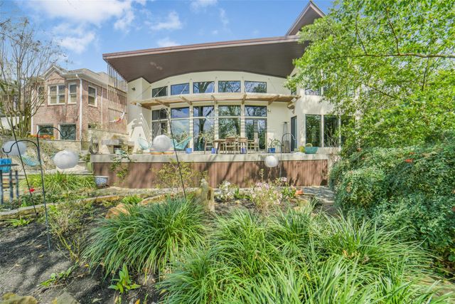 15 Hudson Circle, Houston, TX 77024