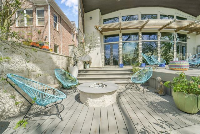 15 Hudson Circle, Houston, TX 77024