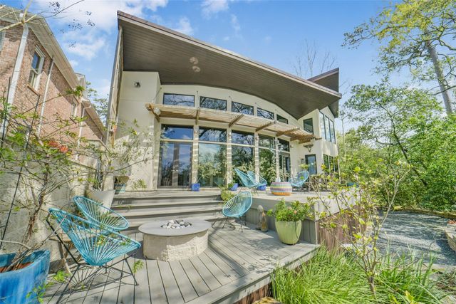 15 Hudson Circle, Houston, TX 77024