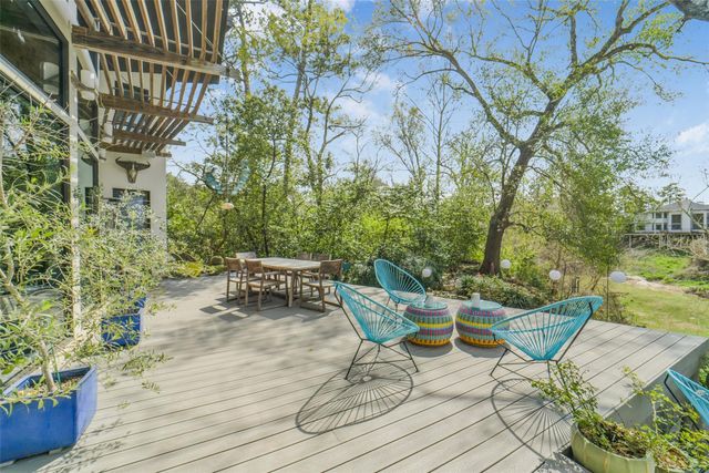 15 Hudson Circle, Houston, TX 77024