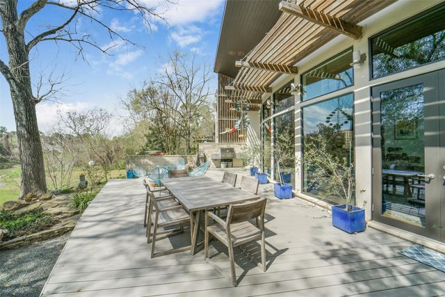 15 Hudson Circle, Houston, TX 77024