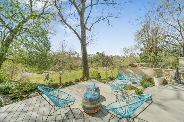 15 Hudson Circle, Houston, TX 77024