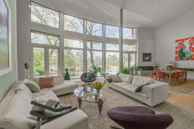 15 Hudson Circle, Houston, TX 77024