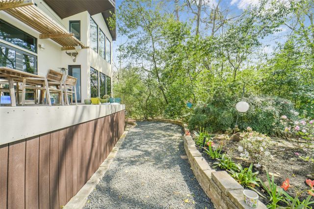 15 Hudson Circle, Houston, TX 77024