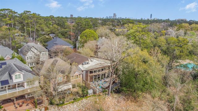 15 Hudson Circle, Houston, TX 77024