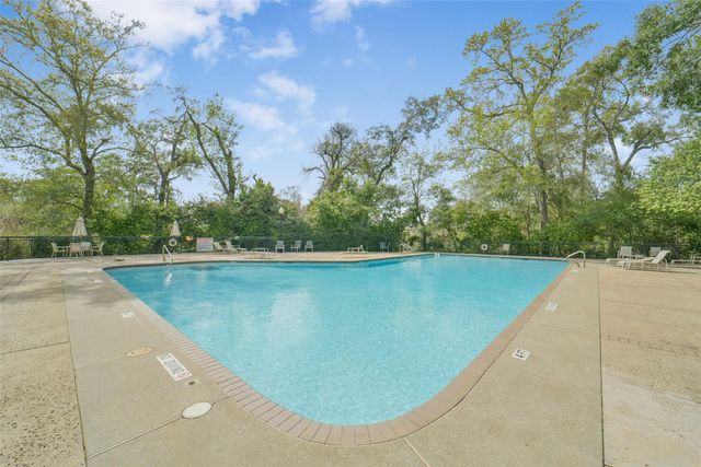 15 Hudson Circle, Houston, TX 77024