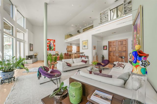 15 Hudson Circle, Houston, TX 77024