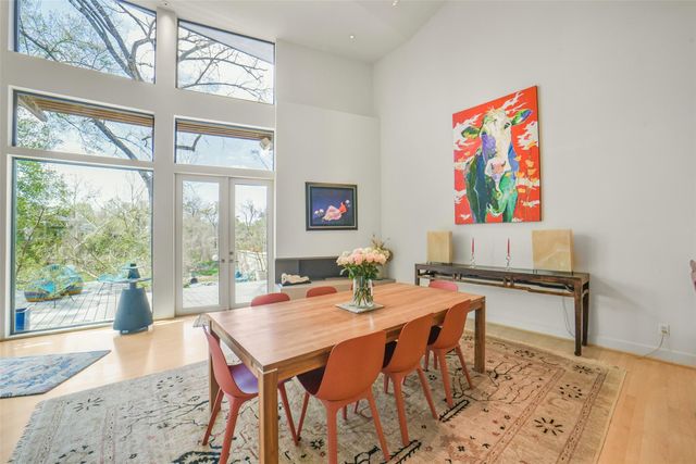 15 Hudson Circle, Houston, TX 77024