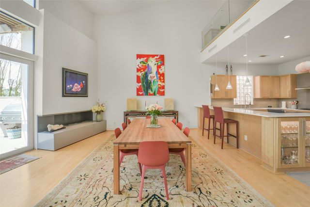 15 Hudson Circle, Houston, TX 77024