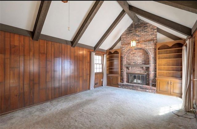 1208 NW Fairway Circle, Blue Springs, MO 64014