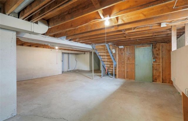 1208 NW Fairway Circle, Blue Springs, MO 64014