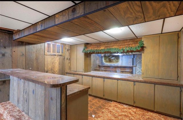 1208 NW Fairway Circle, Blue Springs, MO 64014