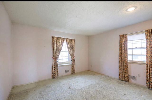 1208 NW Fairway Circle, Blue Springs, MO 64014