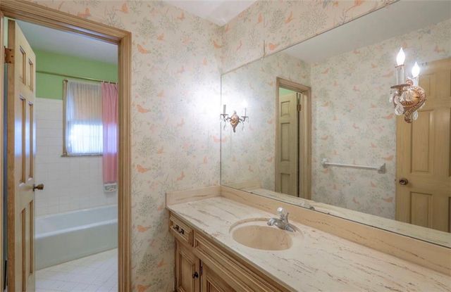 1208 NW Fairway Circle, Blue Springs, MO 64014