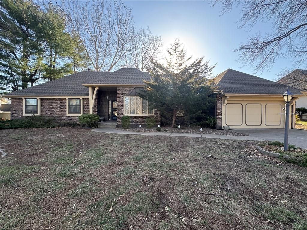 1208 NW Fairway Circle, Blue Springs, MO 64014