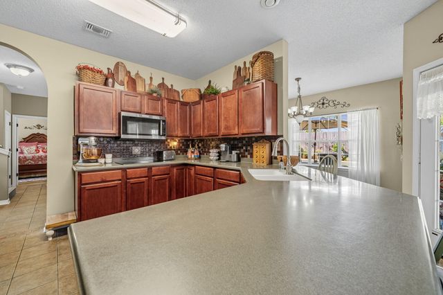 1765 Bridgeport Colony Lane, Fort Walton Beach, FL 32547