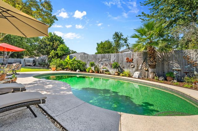 1765 Bridgeport Colony Lane, Fort Walton Beach, FL 32547