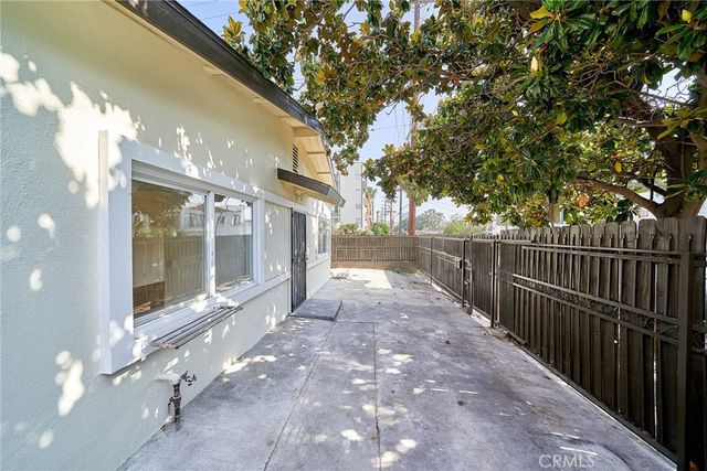 1103 S Hobart Boulevard, Los Angeles, CA 90006