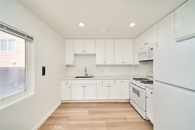 1103 S Hobart Boulevard, Los Angeles, CA 90006