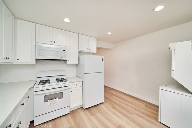 1103 S Hobart Boulevard, Los Angeles, CA 90006